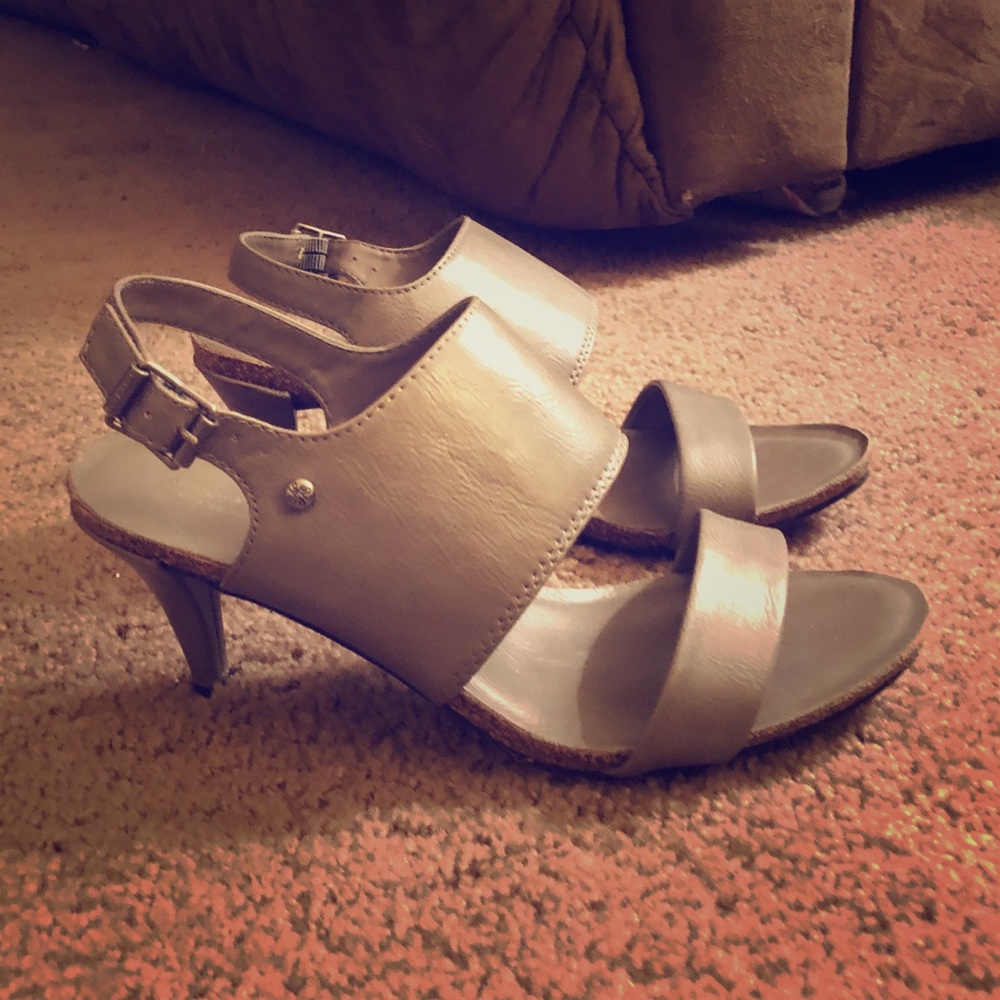 6.5 gray kitten heels